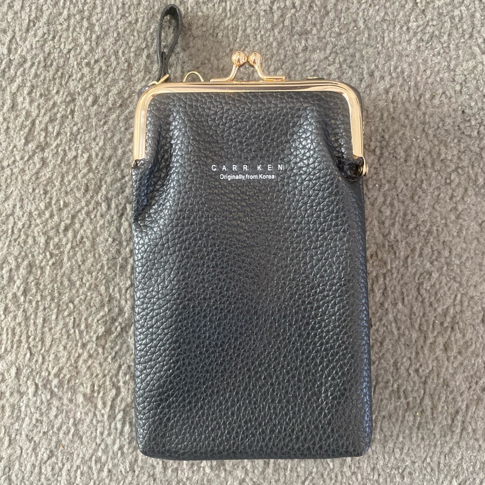 Nwot CARRKEN Black Pebbled faux Leather Kiss-Lock Wristlet